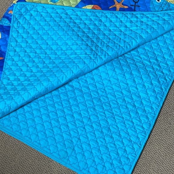 Ocean theme twin bedspread/comforter. Spread only. Size 86” x 70” - Picture 5 of 6